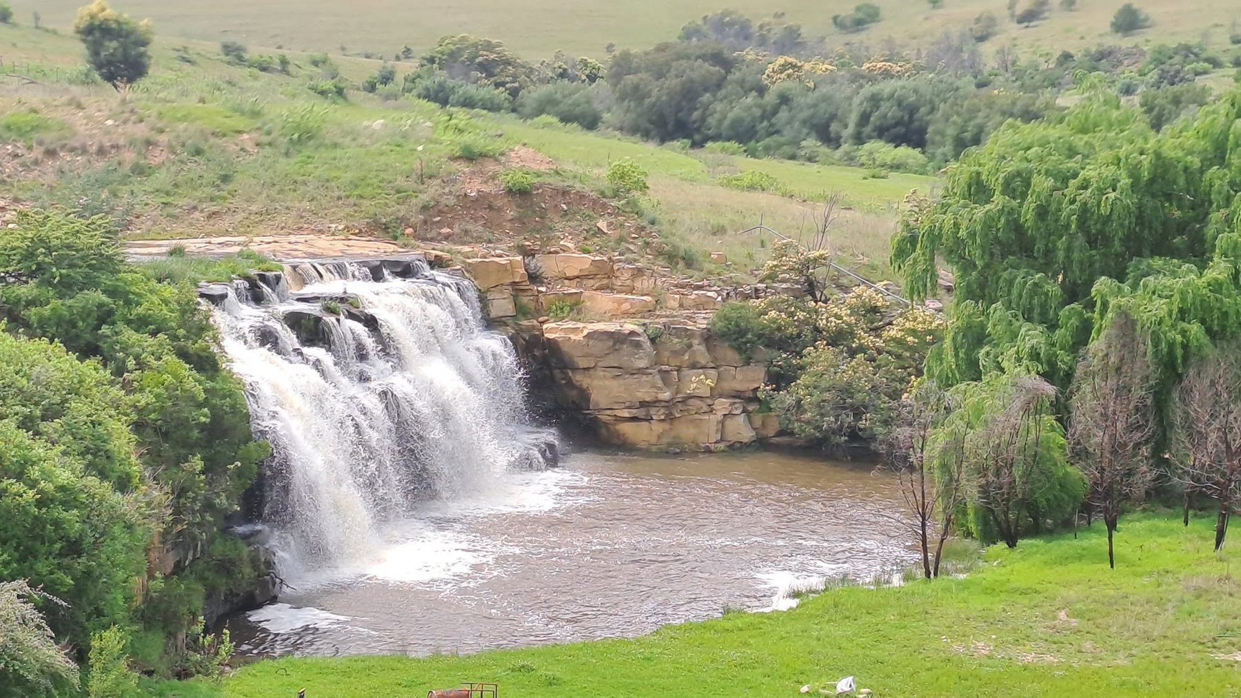 Waterfall in the Thomas River countryside